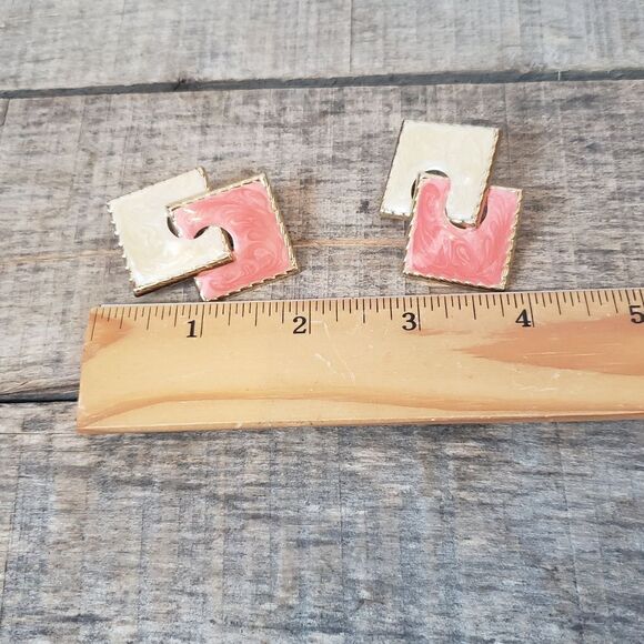 VINTAGE Lightweight Enameled Art Deco Earrings - Picture 5 of 5